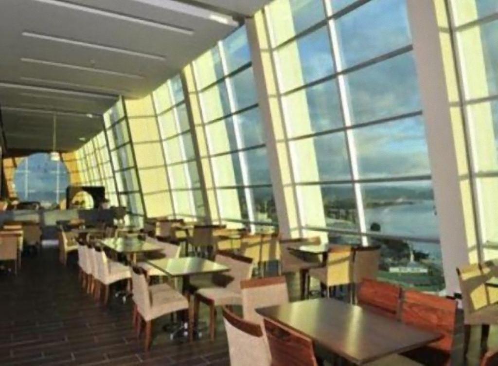 Hotel Dreams Valdivia Restoran fotoğraf The interior of the lounge