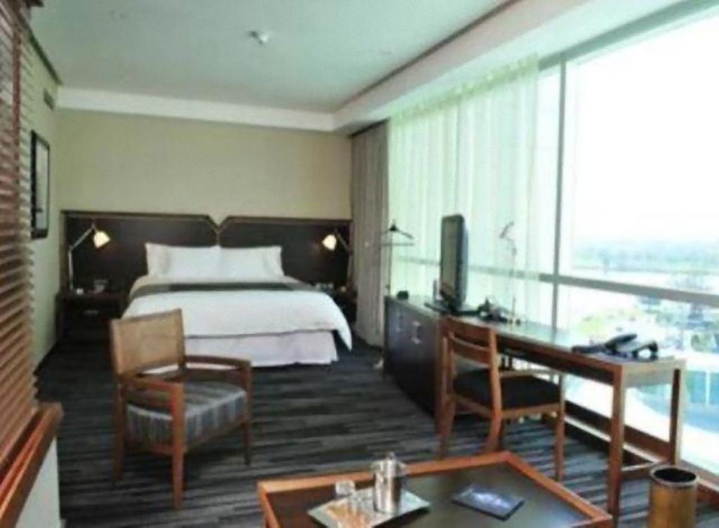 Hotel Dreams Valdivia Oda fotoğraf A room at the hotel