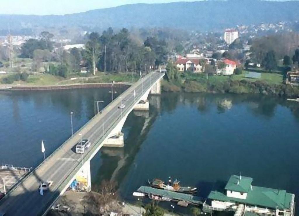 Hotel Dreams Valdivia Dış mekan fotoğraf The bridge from the air
