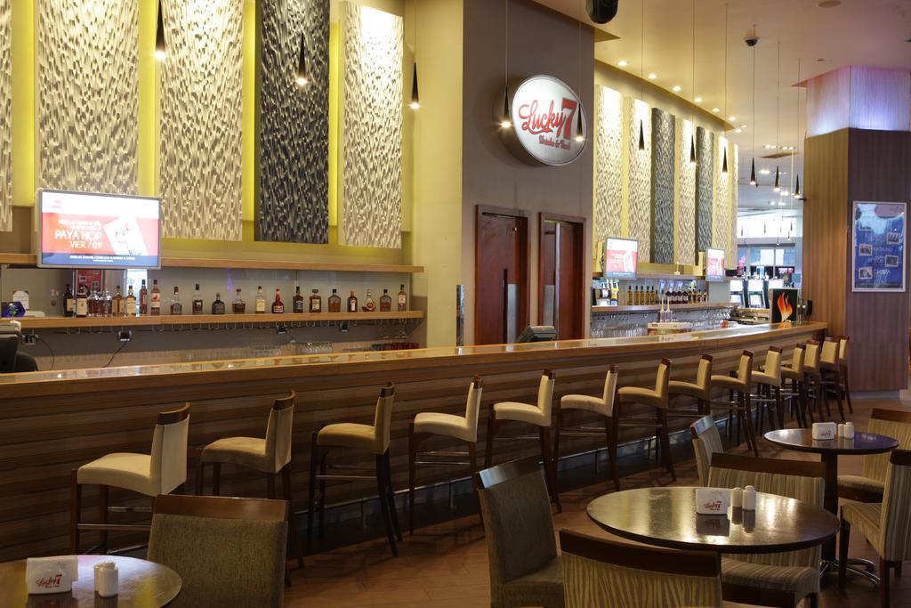 Hotel Dreams Valdivia Dış mekan fotoğraf The bar at the 2012 World Series of Poker