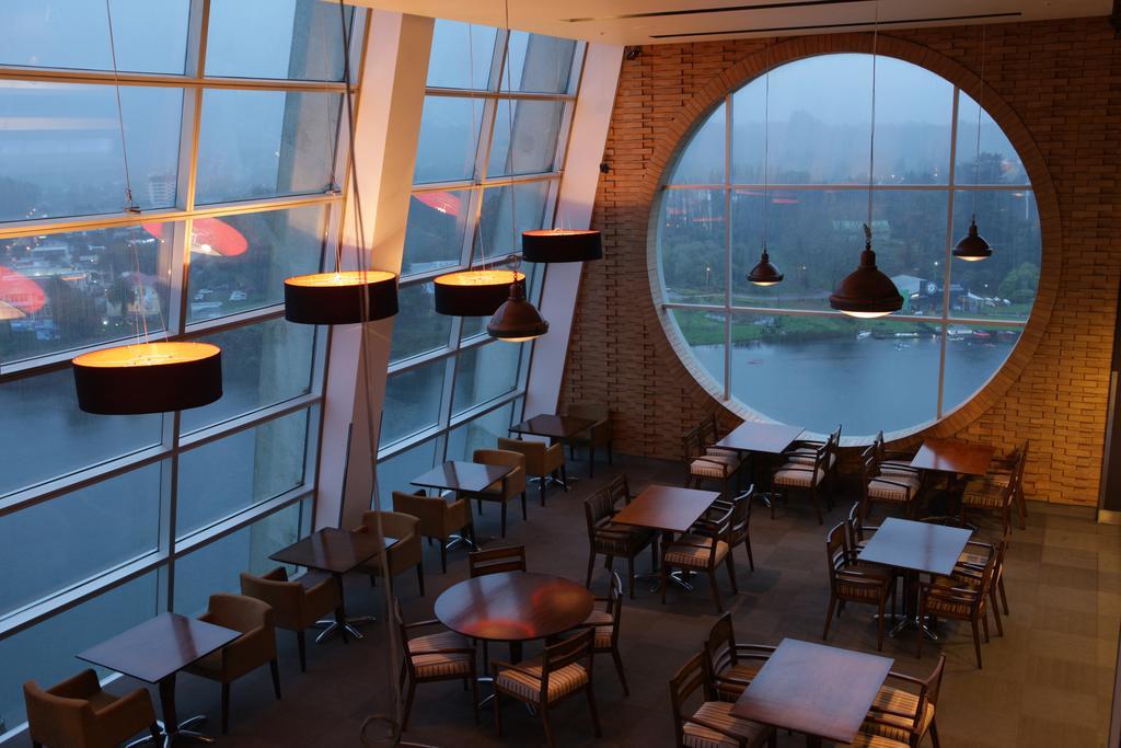Hotel Dreams Valdivia Dış mekan fotoğraf The interior of the restaurant