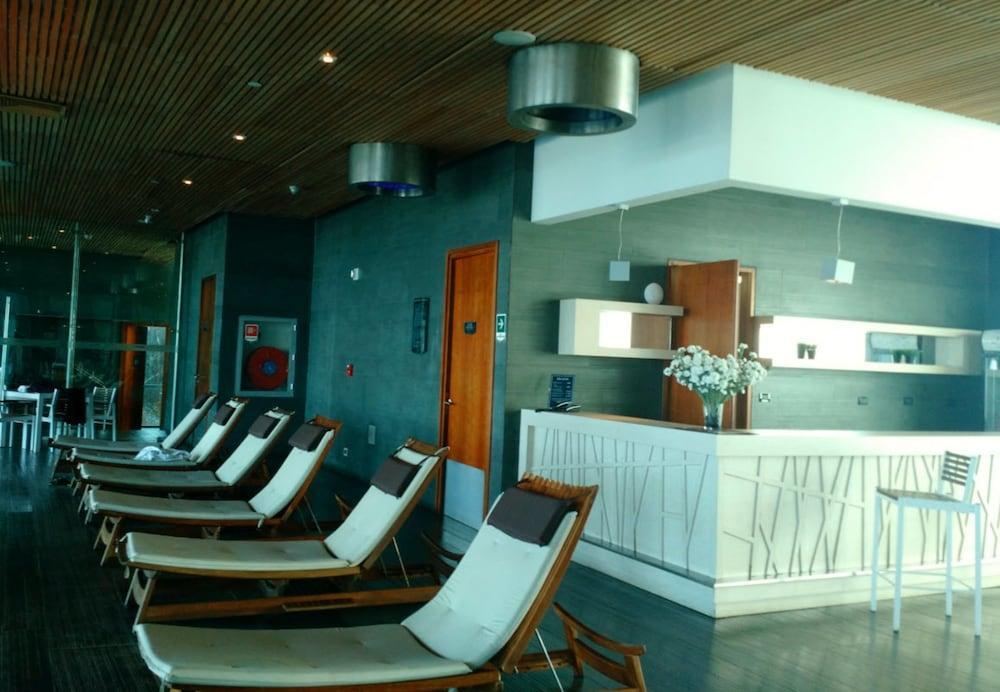 Hotel Dreams Valdivia Dış mekan fotoğraf The interior of the lounge