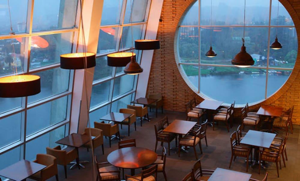 Hotel Dreams Valdivia Dış mekan fotoğraf The interior of the restaurant
