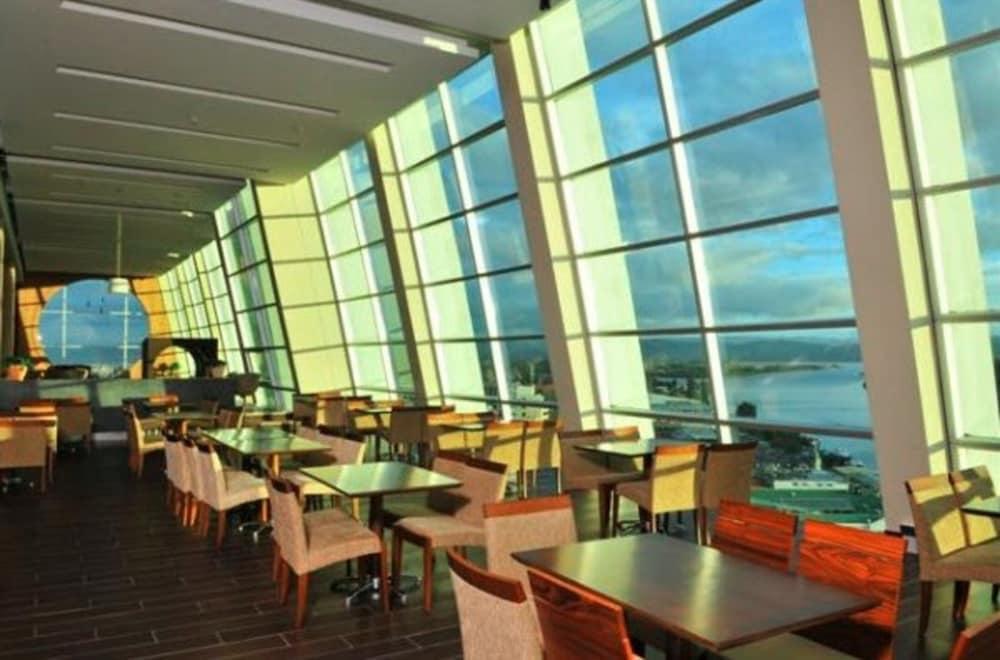 Hotel Dreams Valdivia Dış mekan fotoğraf The 360° Restaurant
